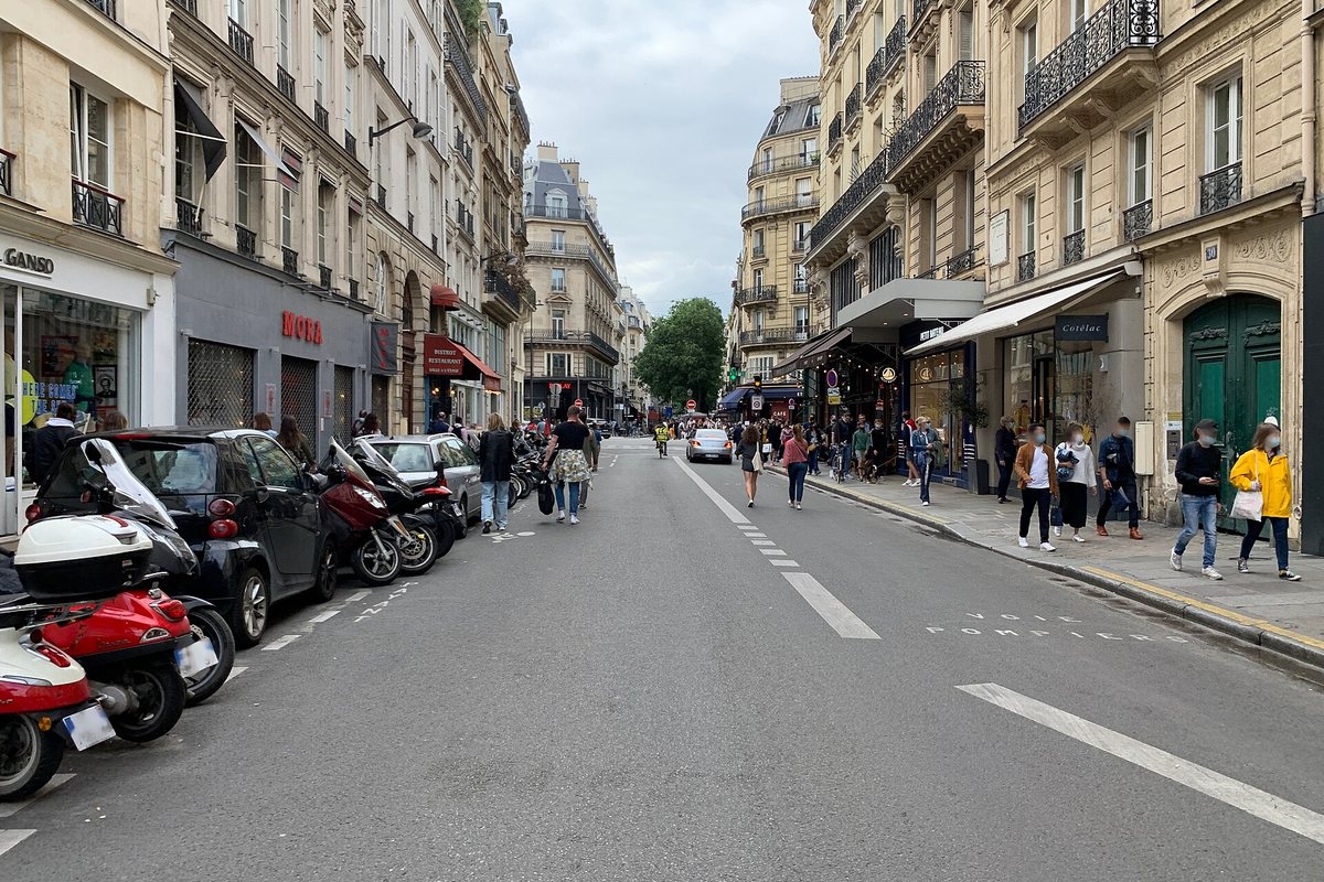 Pedestrians and scooters on Rue Montmartre in Paris